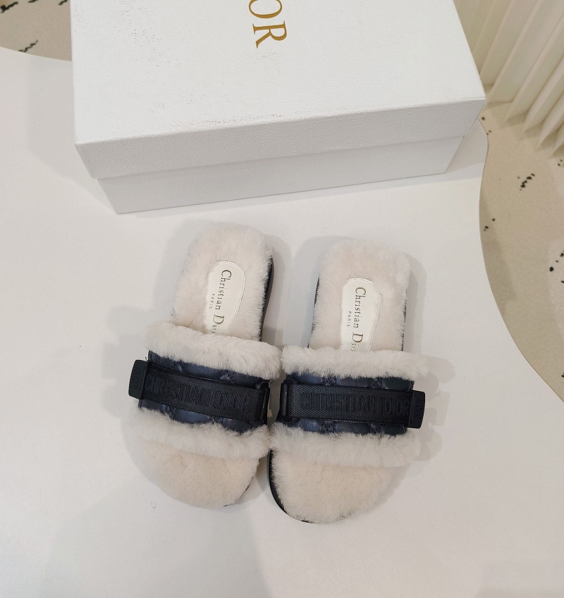 ch**an D*or slippers